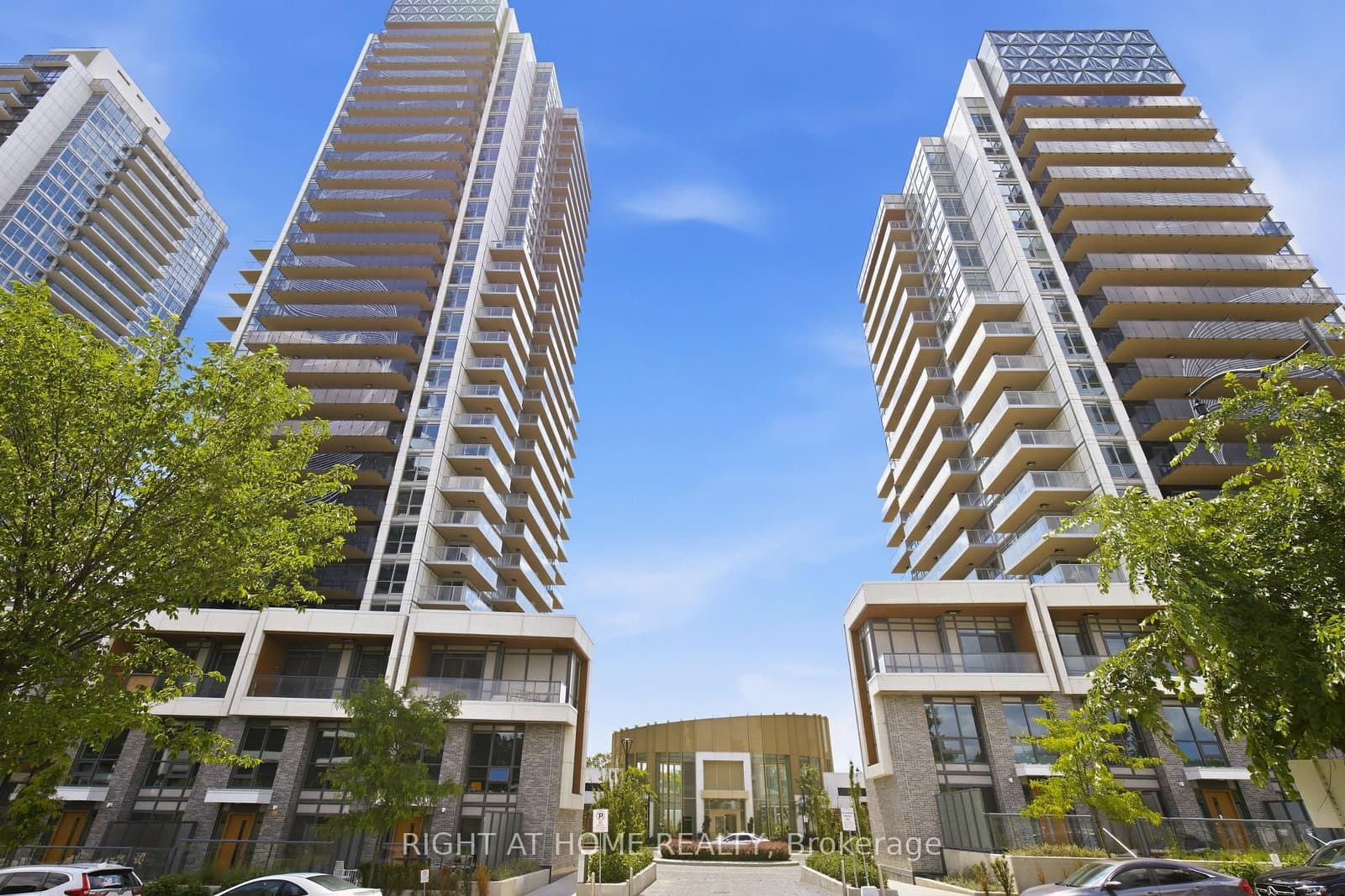 25 McMahon Drive, Unit 2107