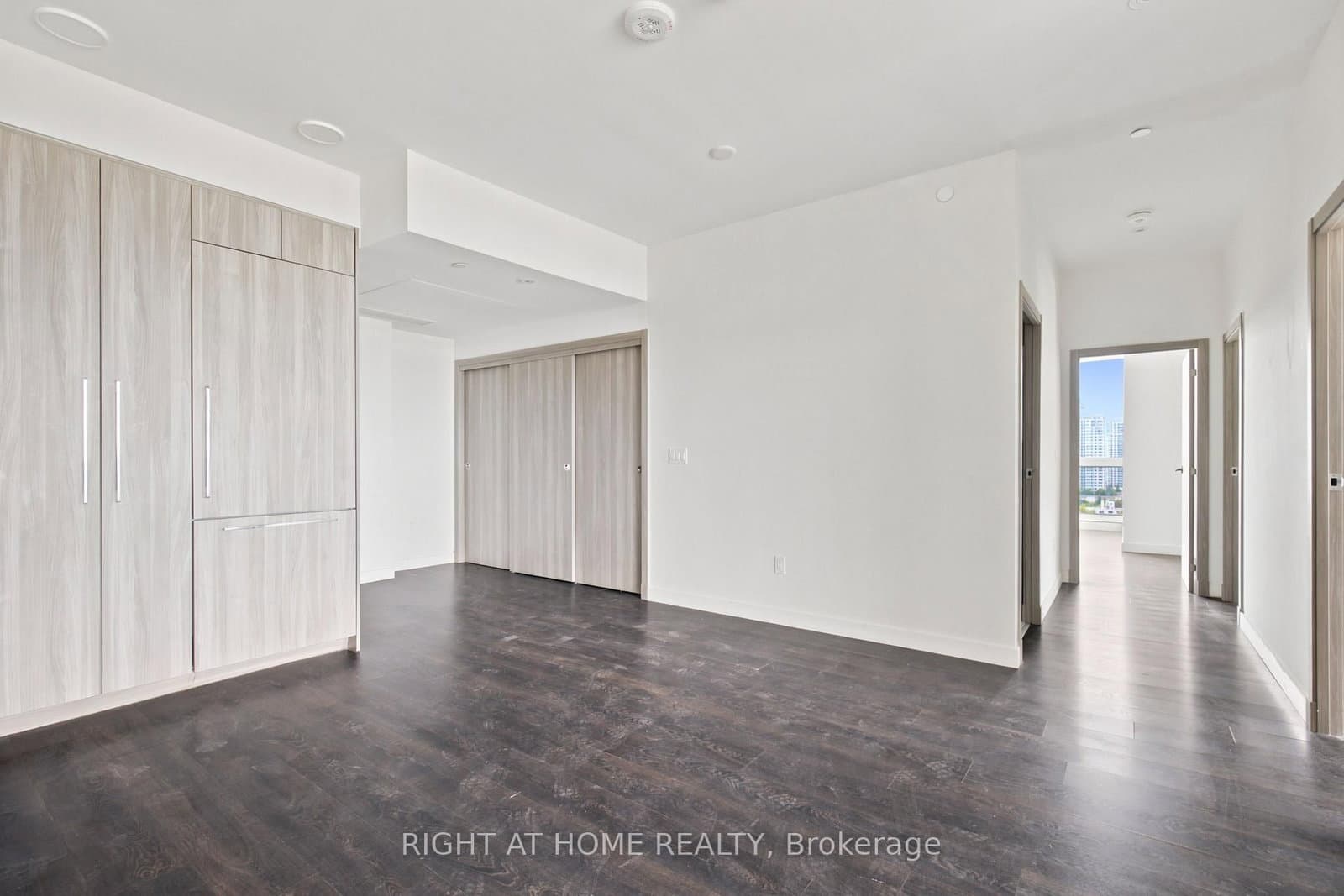 25 McMahon Drive, Unit 2107 thumbnail 10