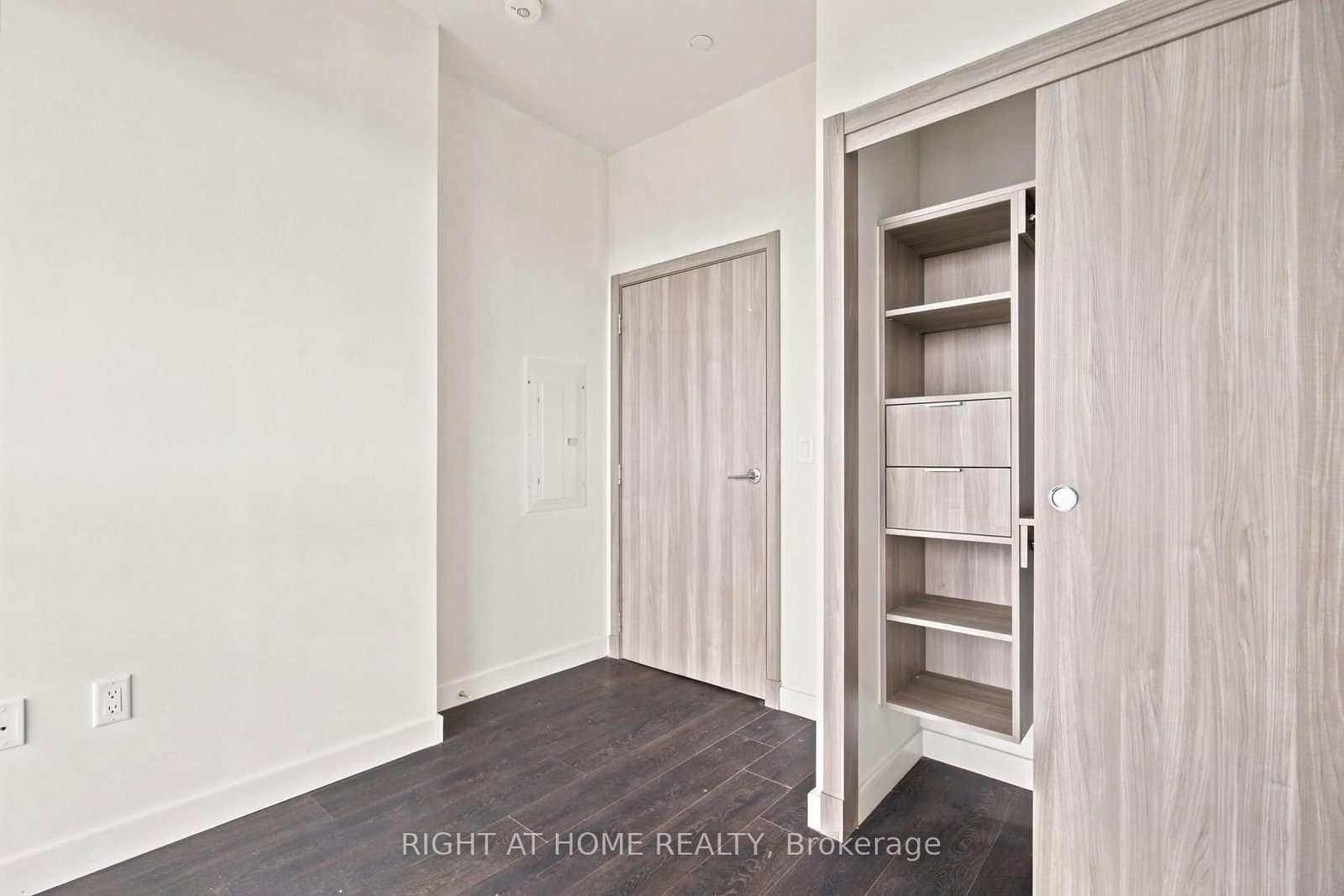 25 McMahon Drive, Unit 2107 thumbnail 12