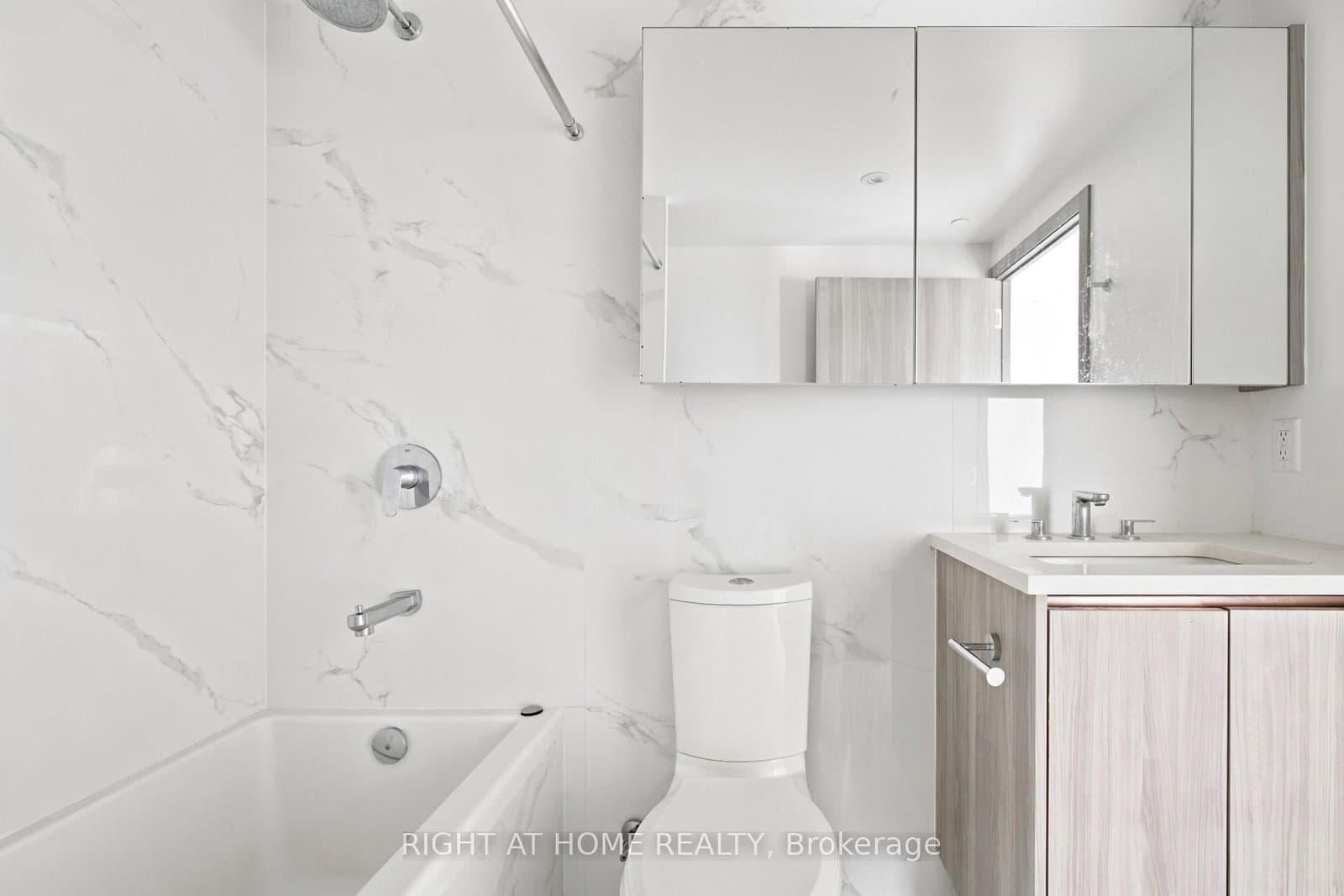 25 McMahon Drive, Unit 2107 thumbnail 14