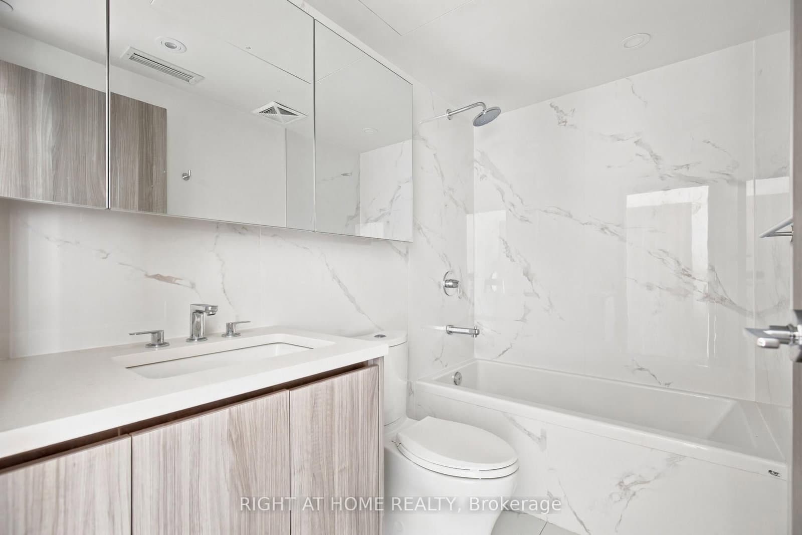 25 McMahon Drive, Unit 2107 thumbnail 17