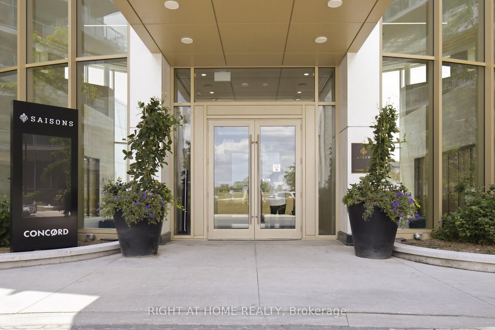 25 McMahon Drive, Unit 2107 thumbnail 3