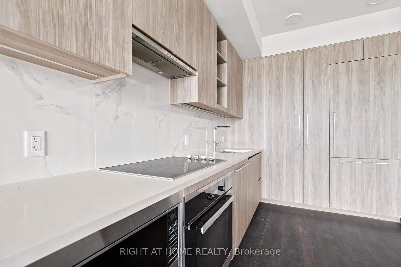 25 McMahon Drive, Unit 2107 thumbnail 8