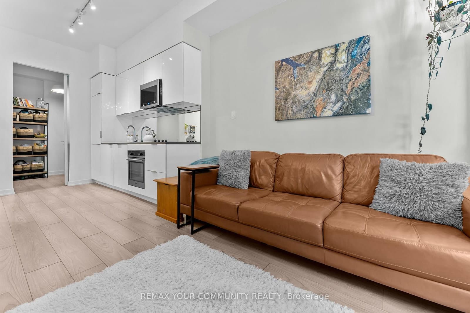 609 Avenue Road, Unit 201 thumbnail 24