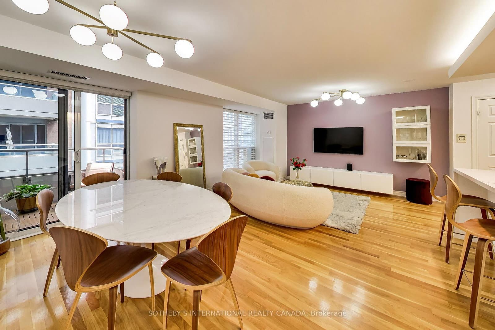 270 Wellington Street W, Unit 1005 thumbnail 10