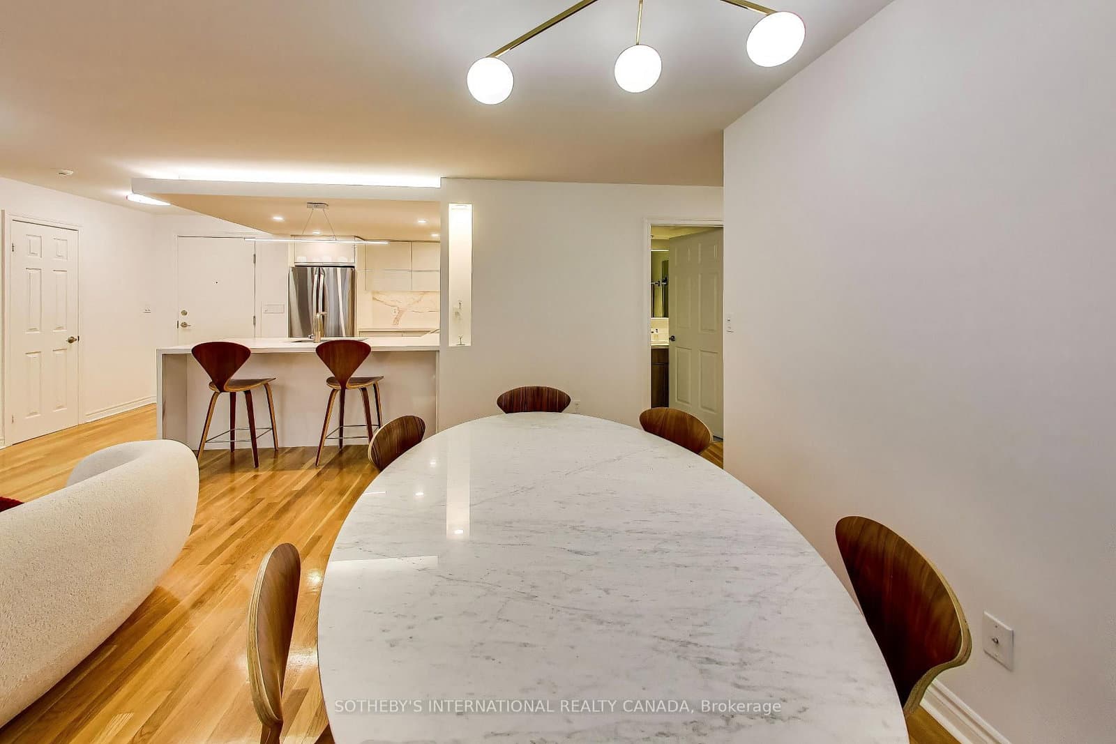 270 Wellington Street W, Unit 1005 thumbnail 11
