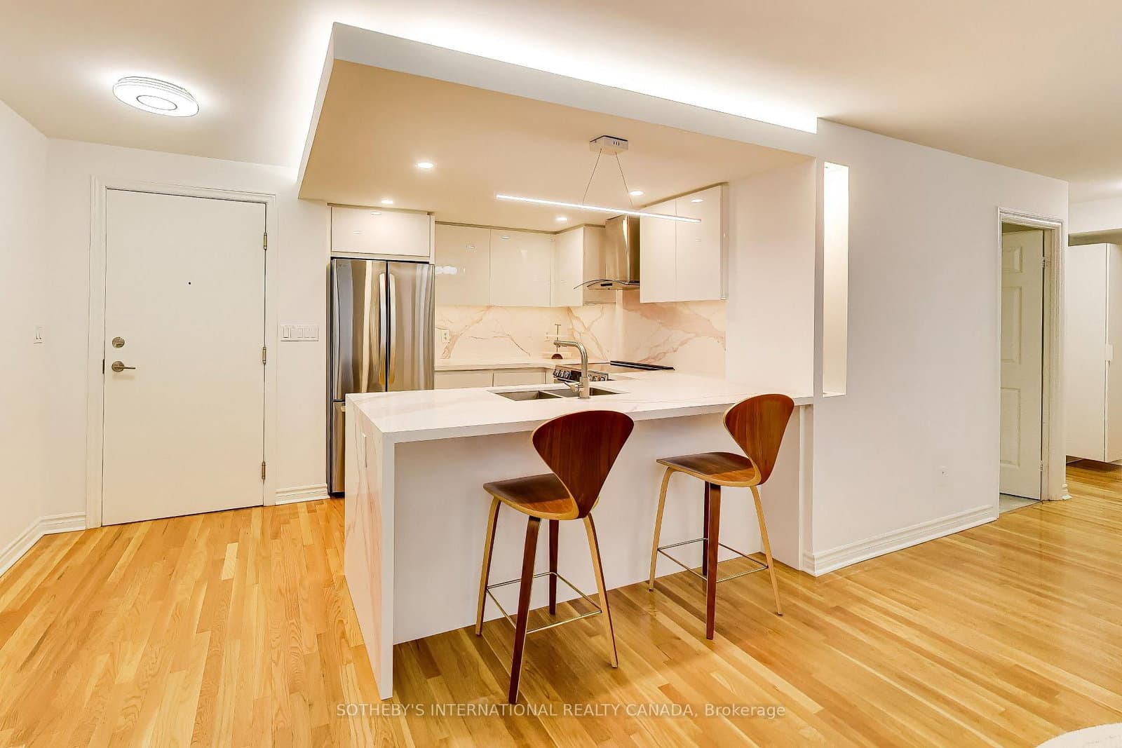 270 Wellington Street W, Unit 1005 thumbnail 12