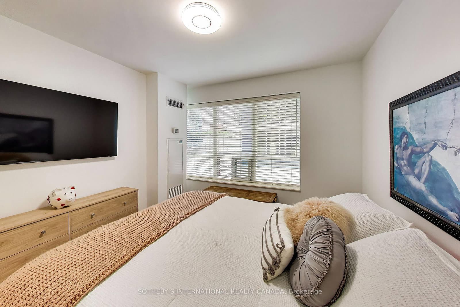 270 Wellington Street W, Unit 1005 thumbnail 16