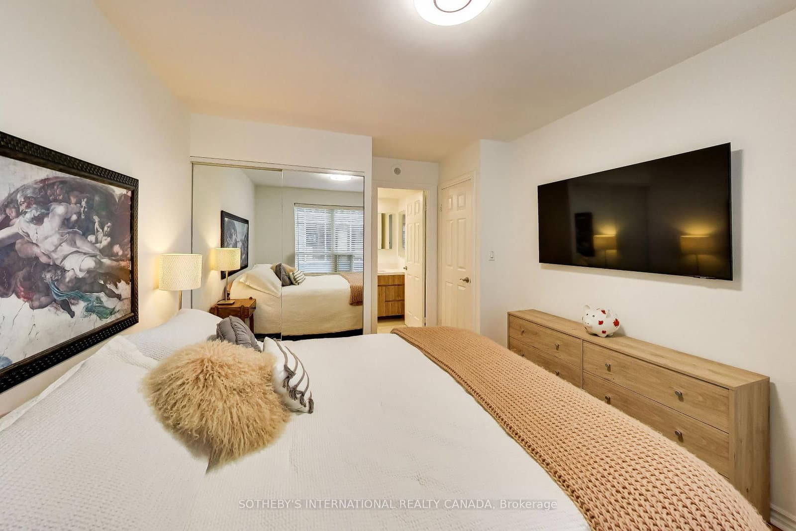 270 Wellington Street W, Unit 1005 thumbnail 17