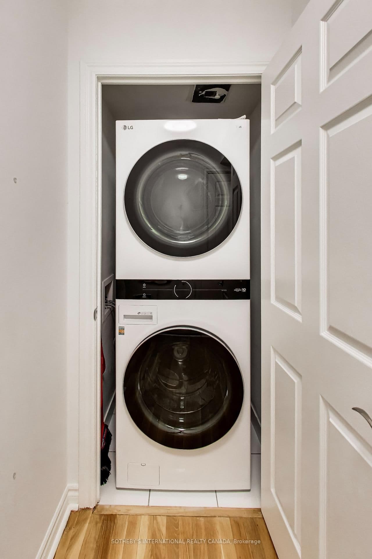 270 Wellington Street W, Unit 1005 thumbnail 21