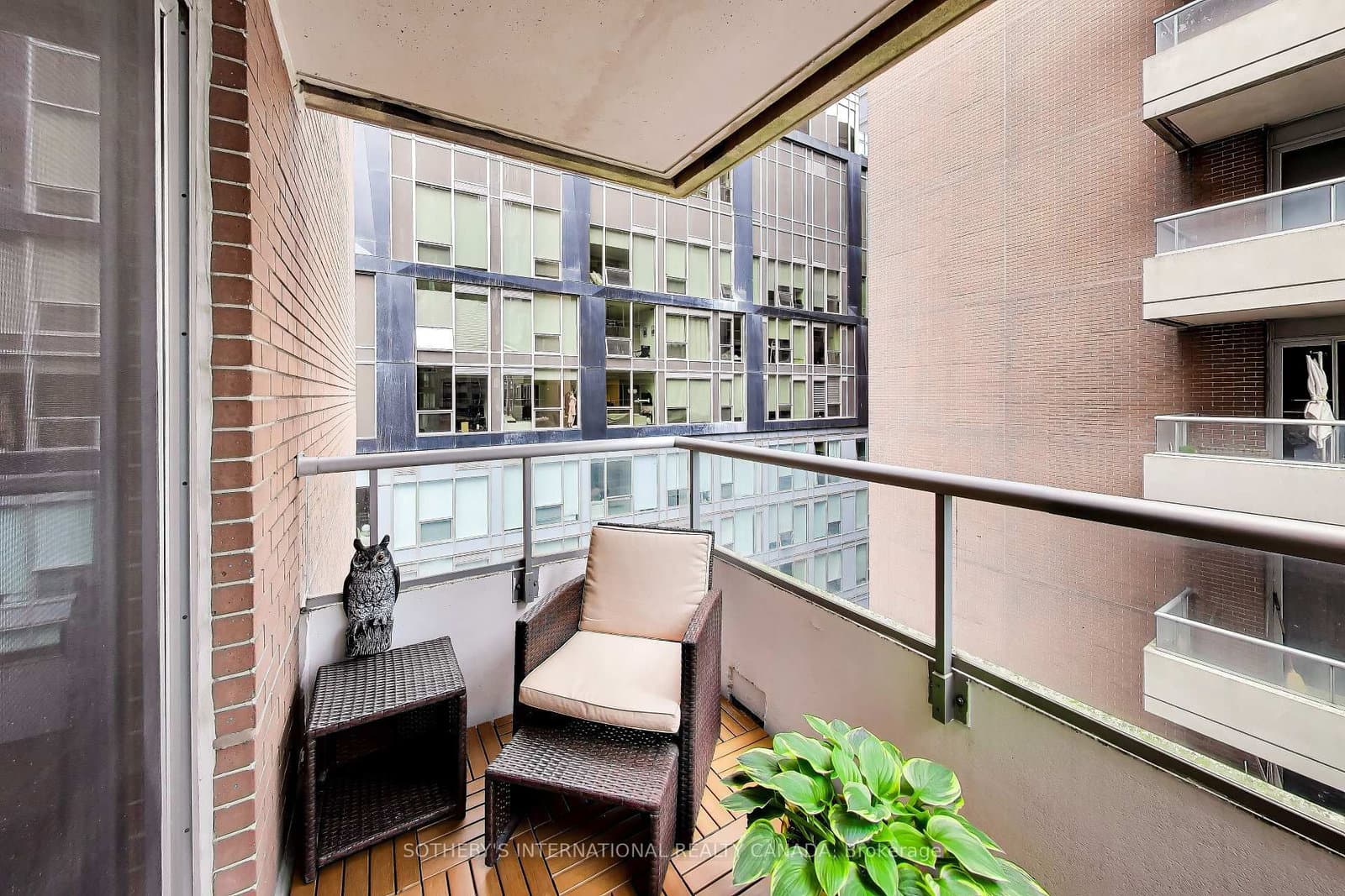 270 Wellington Street W, Unit 1005 thumbnail 22