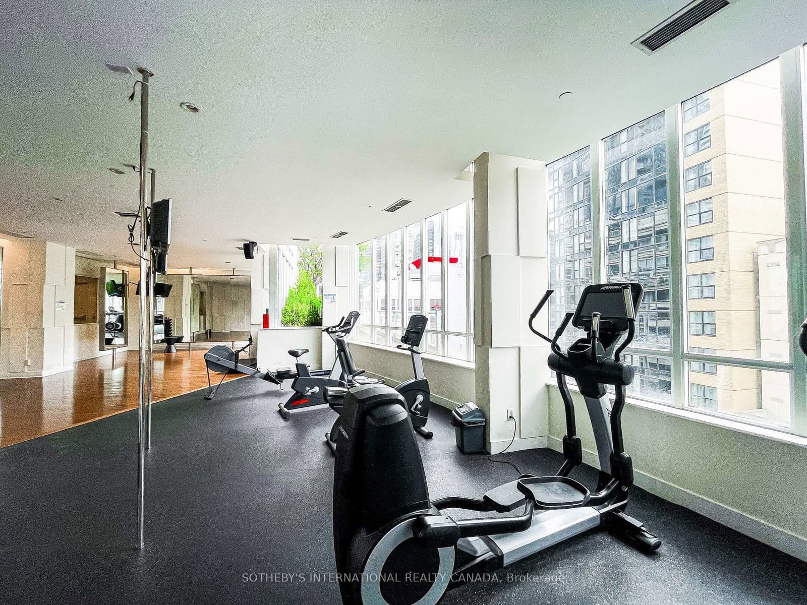 270 Wellington Street W, Unit 1005 thumbnail 25