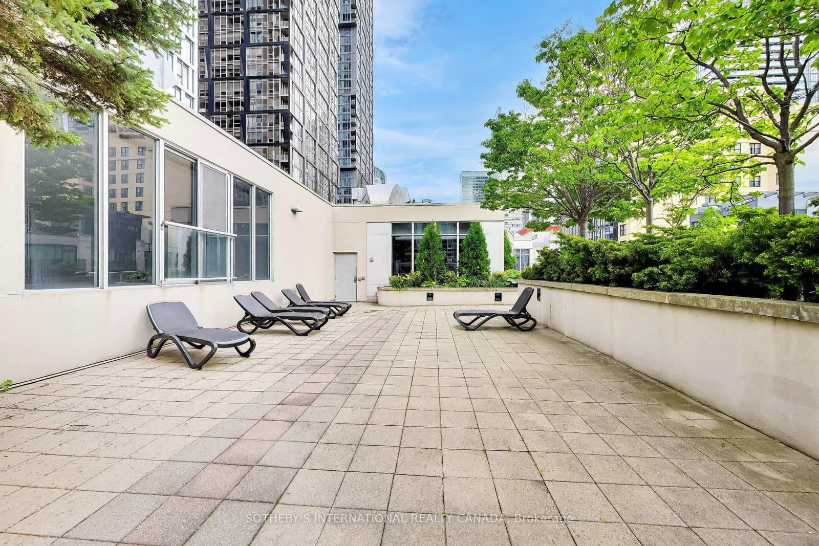 270 Wellington Street W, Unit 1005 thumbnail 31