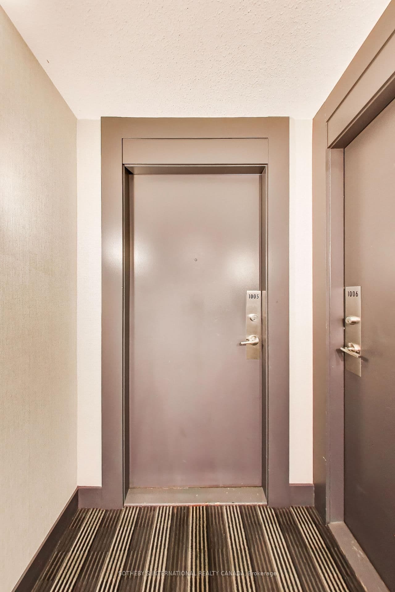 270 Wellington Street W, Unit 1005 thumbnail 7