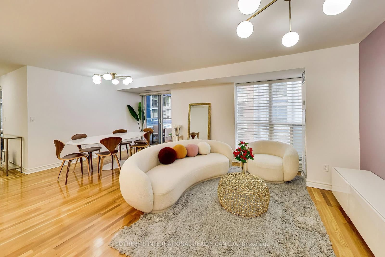 270 Wellington Street W, Unit 1005 thumbnail 8
