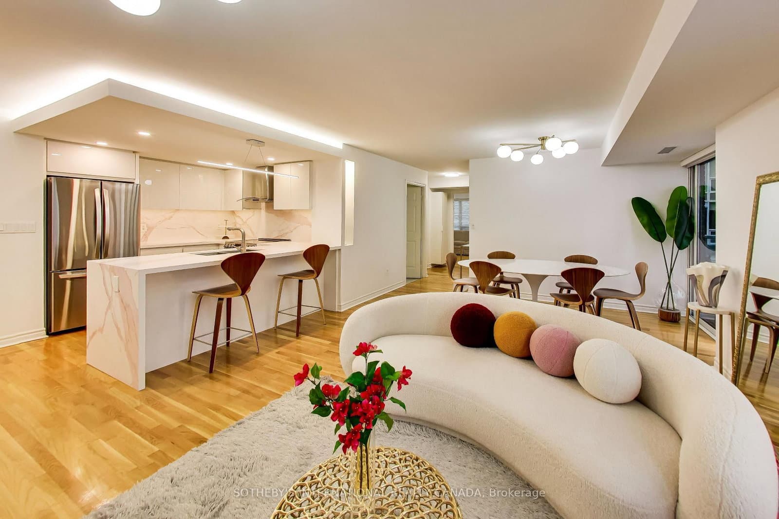 270 Wellington Street W, Unit 1005 thumbnail 9
