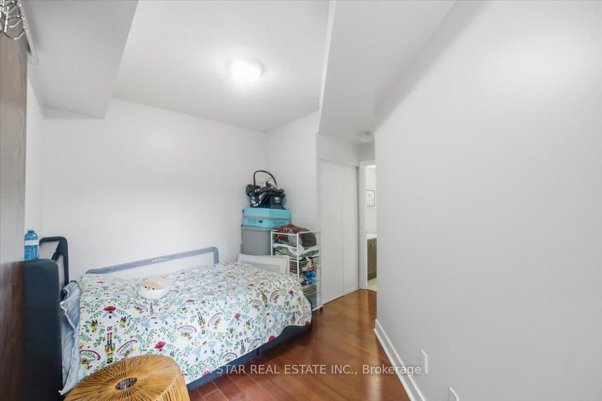 438 King Street W, Unit 720 thumbnail 14