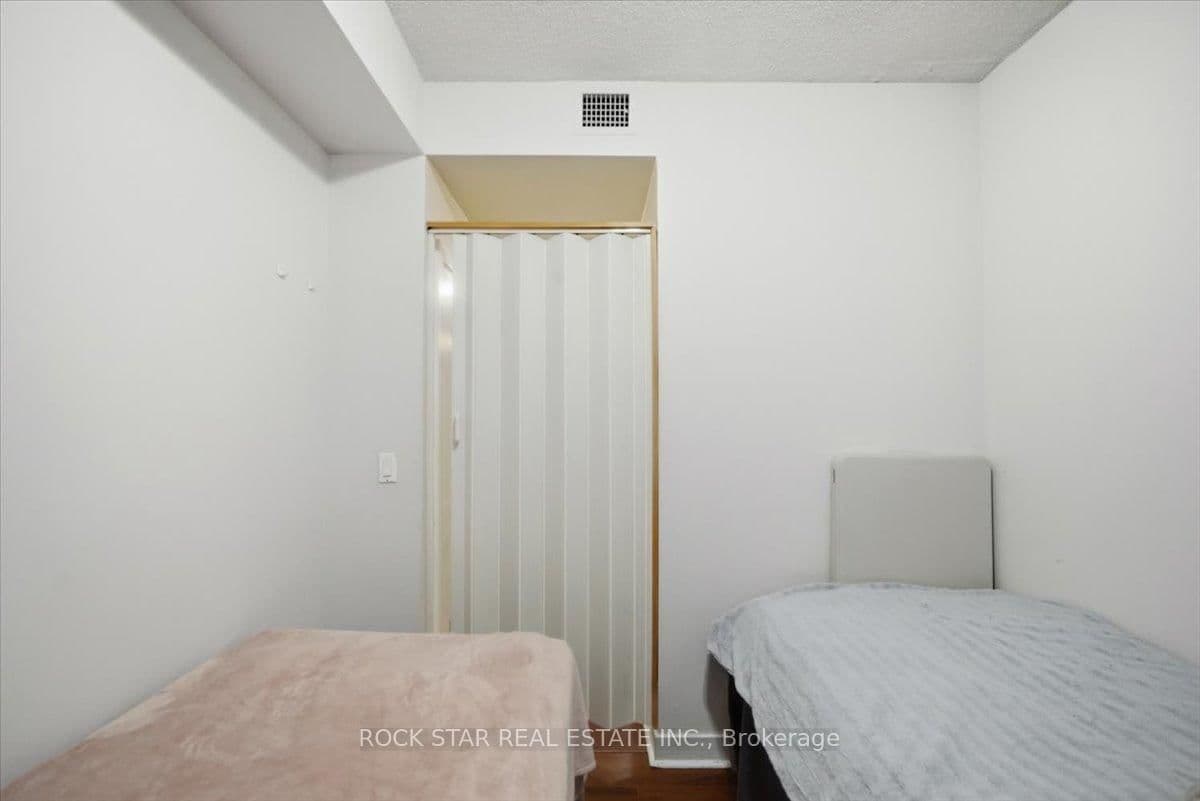 438 King Street W, Unit 720 thumbnail 17