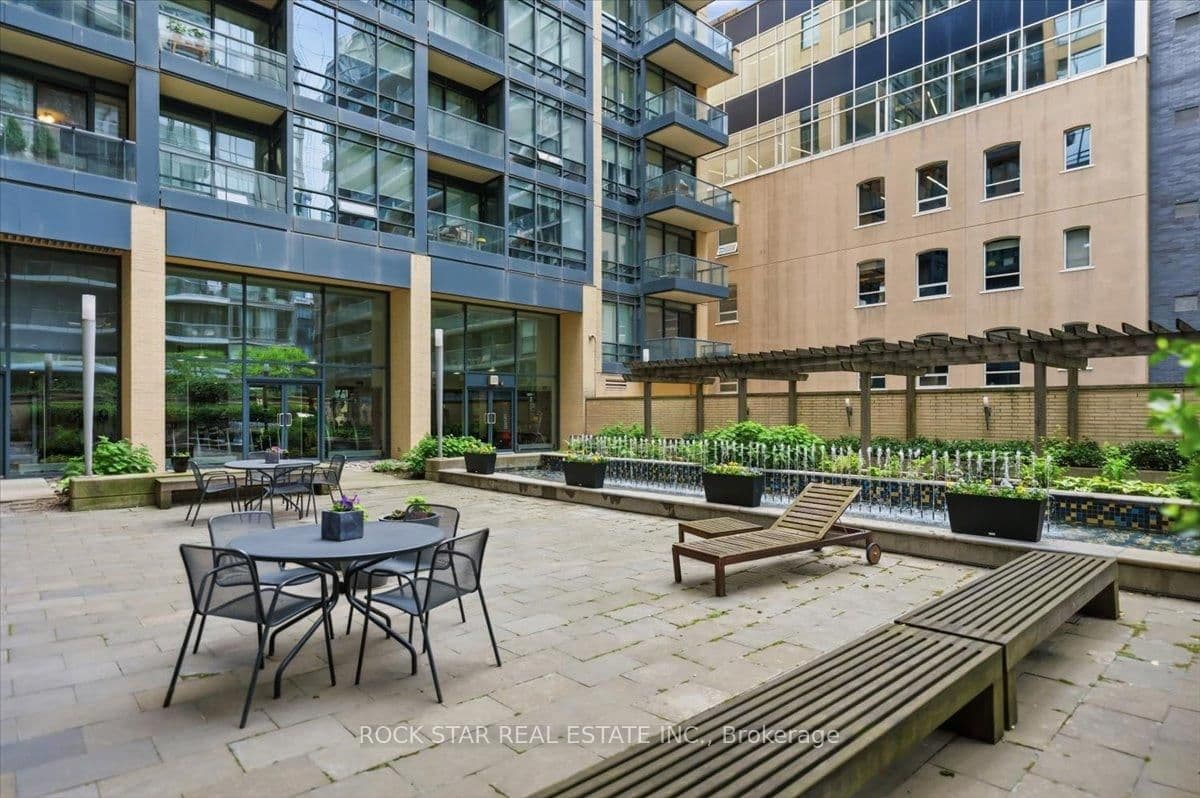 438 King Street W, Unit 720 thumbnail 25