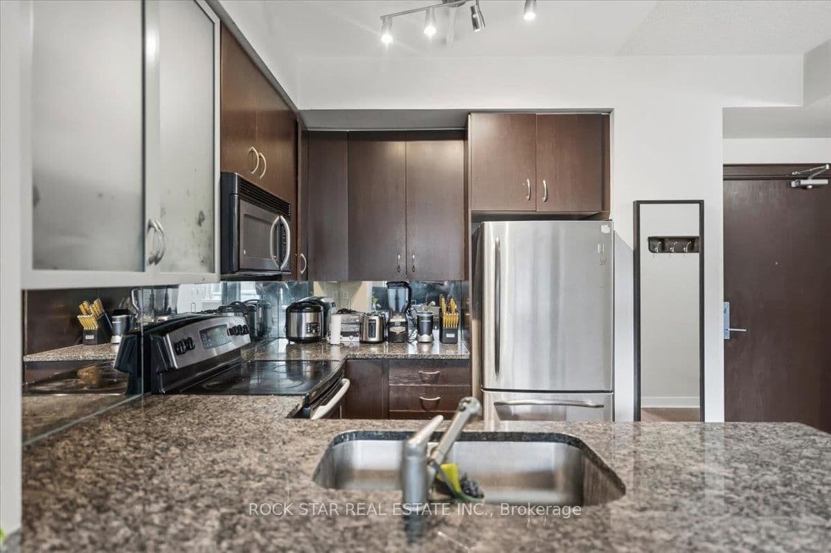 438 King Street W, Unit 720 thumbnail 5