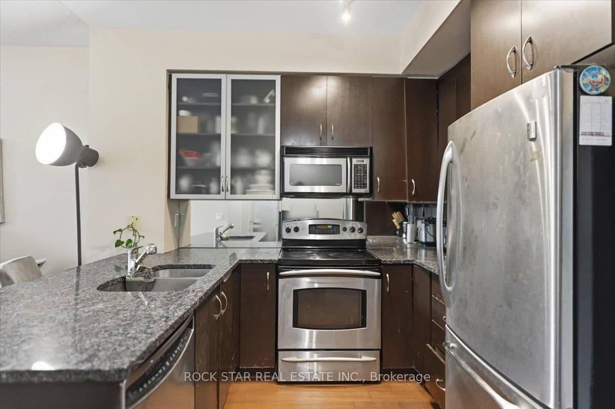 438 King Street W, Unit 720 thumbnail 6