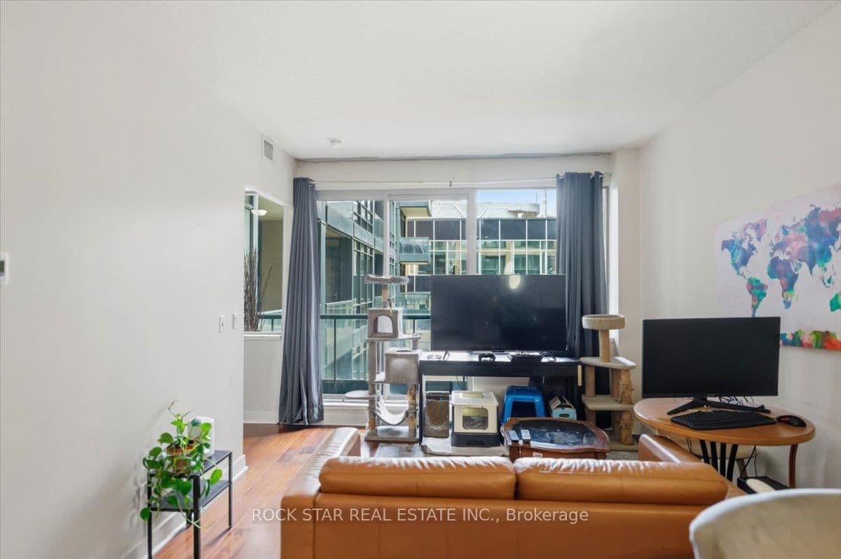 438 King Street W, Unit 720 thumbnail 8
