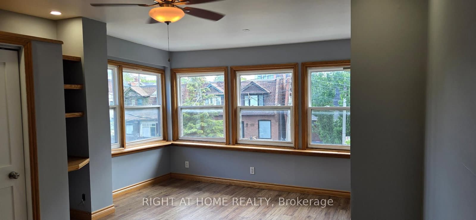 258 Howland Avenue thumbnail 10