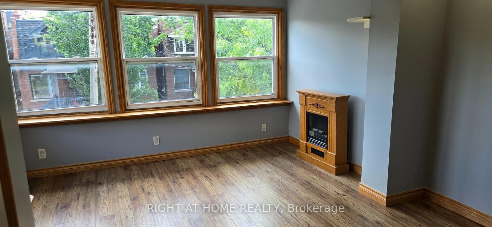 258 Howland Avenue thumbnail 11