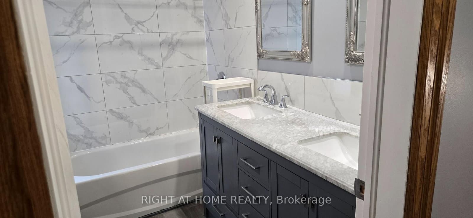 258 Howland Avenue thumbnail 15