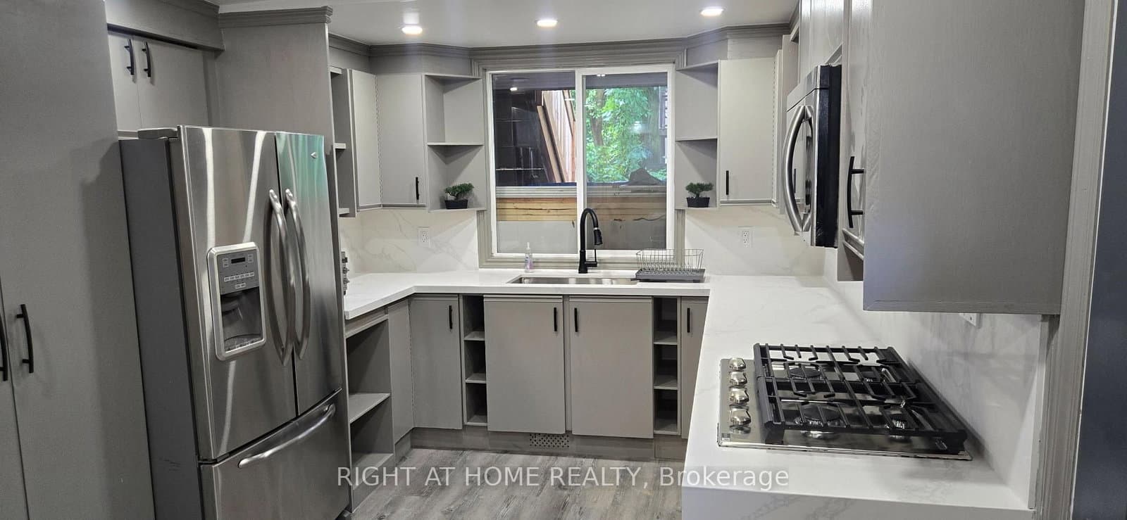 258 Howland Avenue thumbnail 5