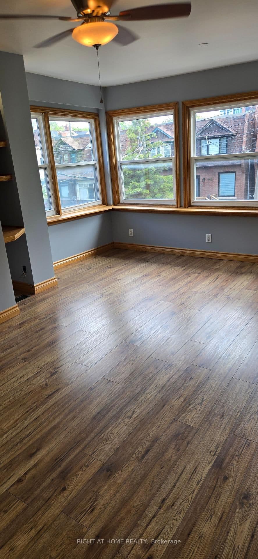 258 Howland Avenue thumbnail 9