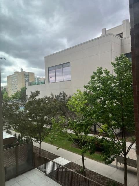 310 Tweedsmuir Avenue, Unit 204 thumbnail 25
