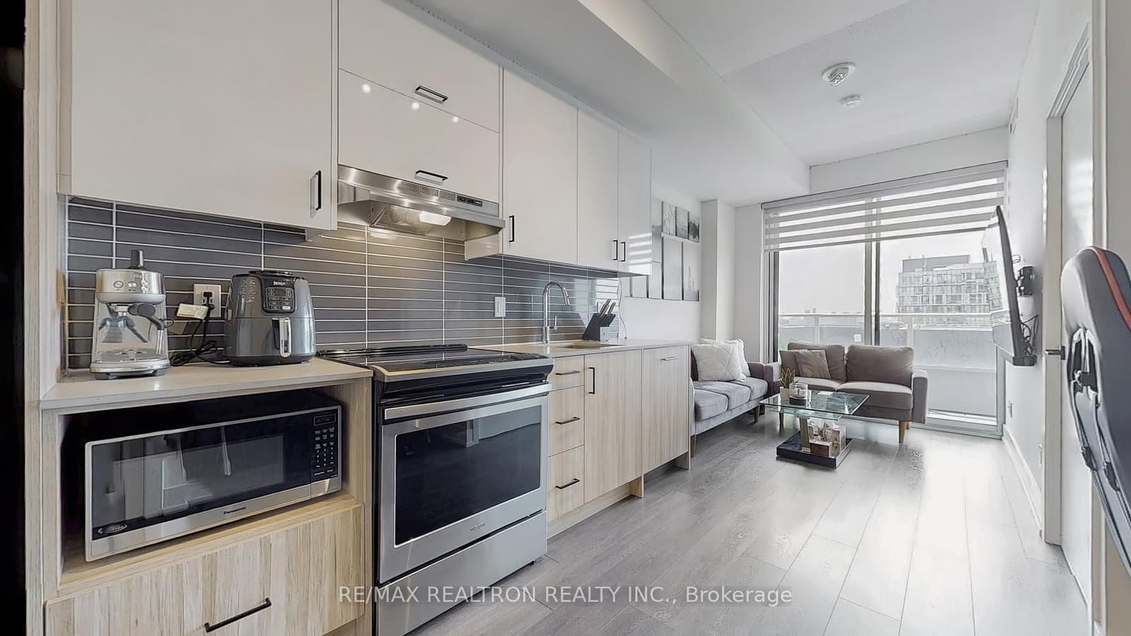 180 Fairview Mall Drive, Unit 1605 thumbnail 20