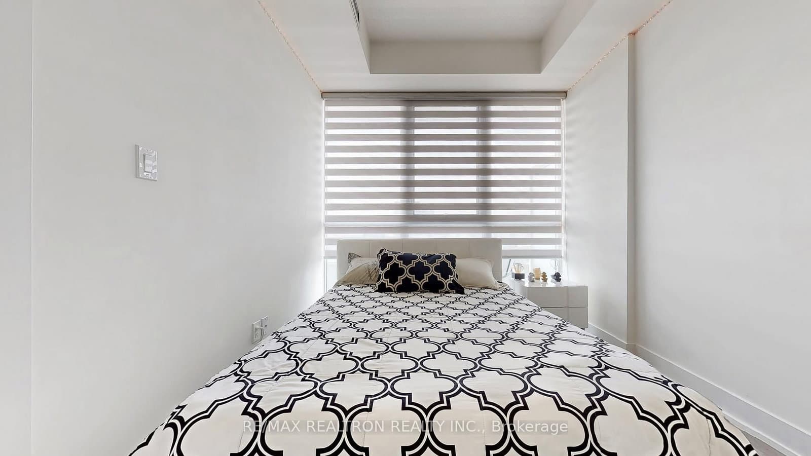 180 Fairview Mall Drive, Unit 1605 thumbnail 21