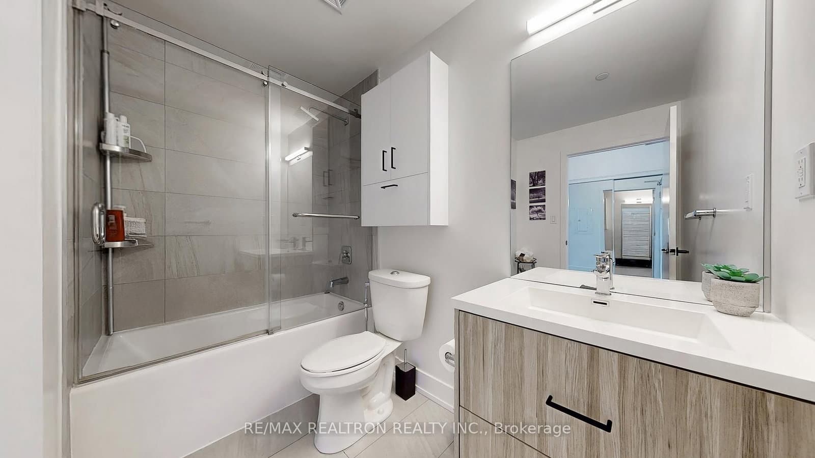 180 Fairview Mall Drive, Unit 1605 thumbnail 25