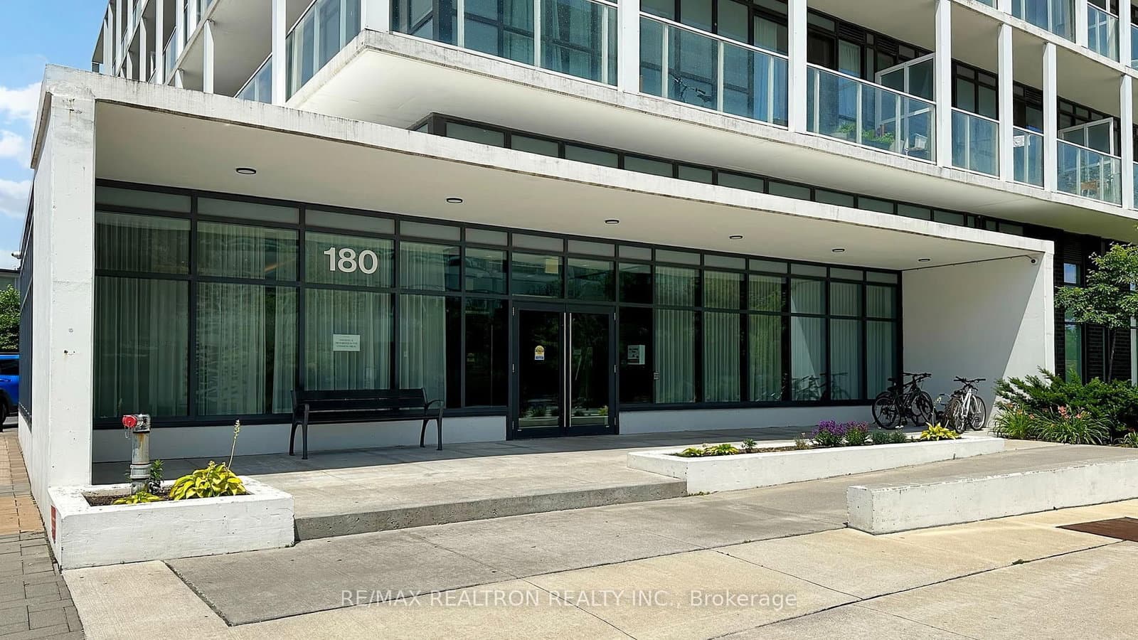 180 Fairview Mall Drive, Unit 1605 thumbnail 4