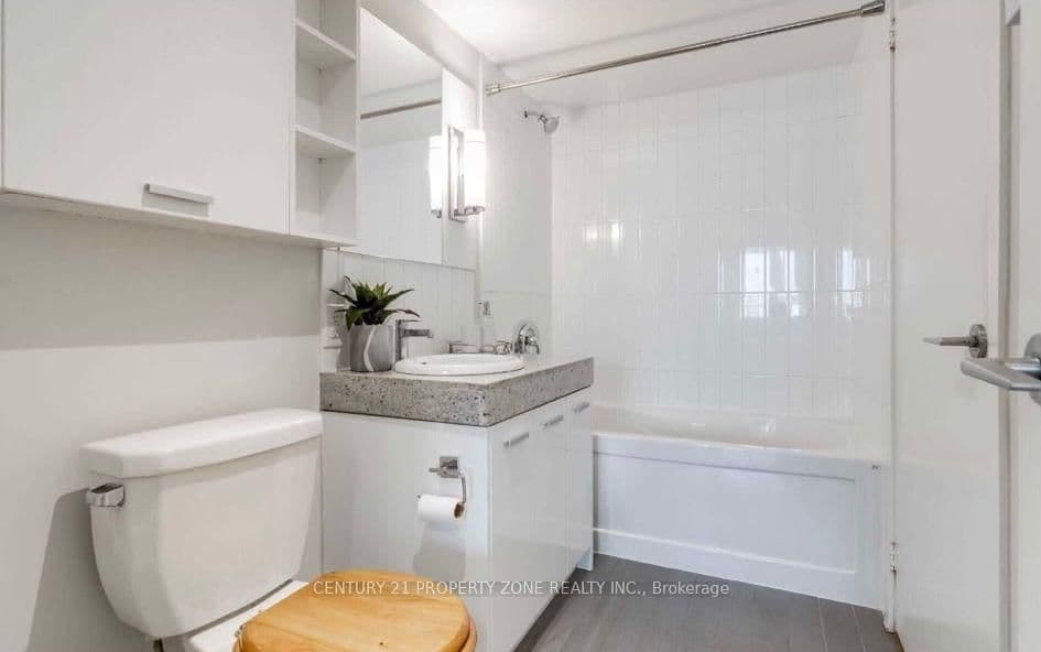33 Singer Court, Unit 303 thumbnail 11