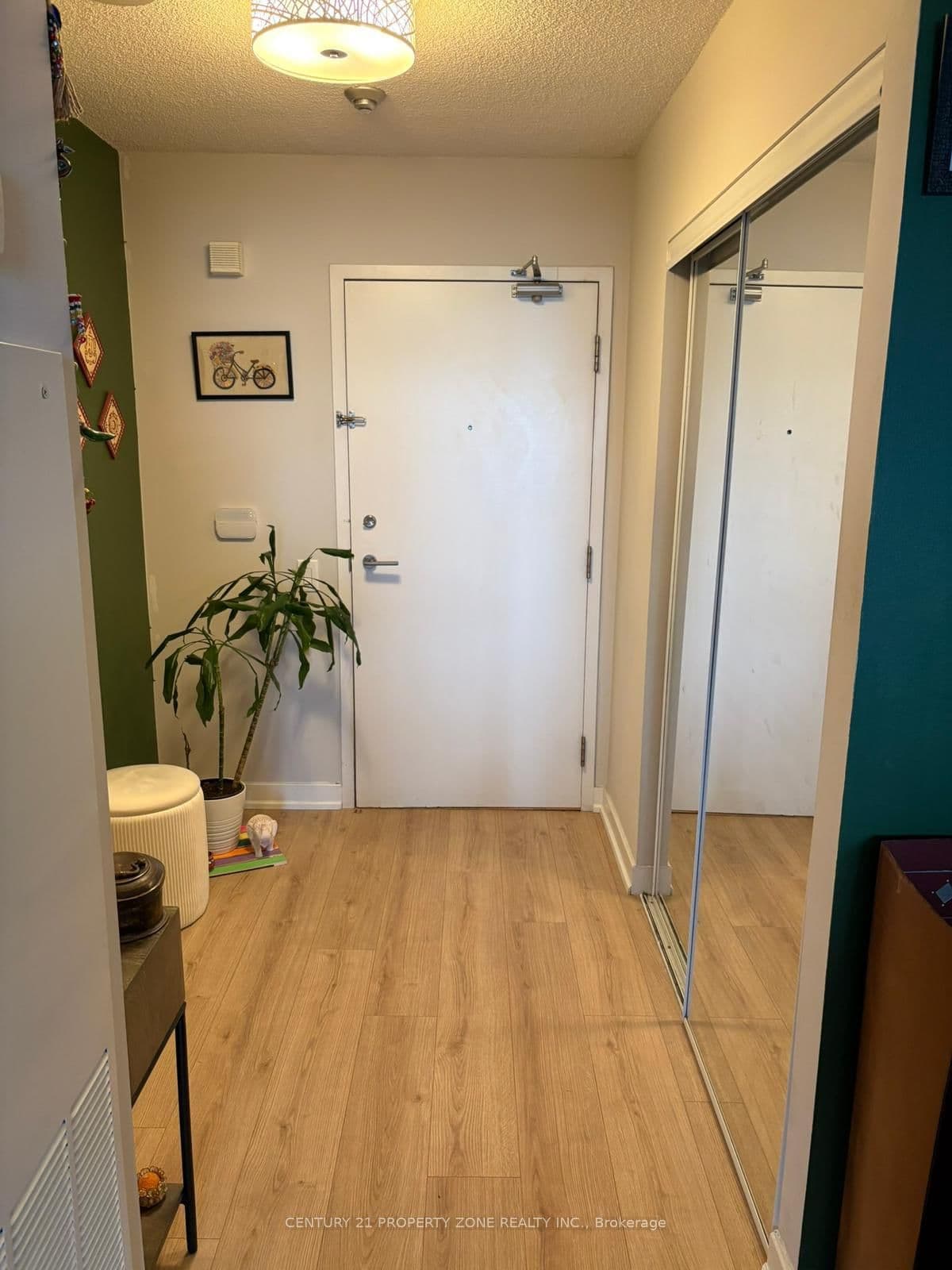 33 Singer Court, Unit 303 thumbnail 2