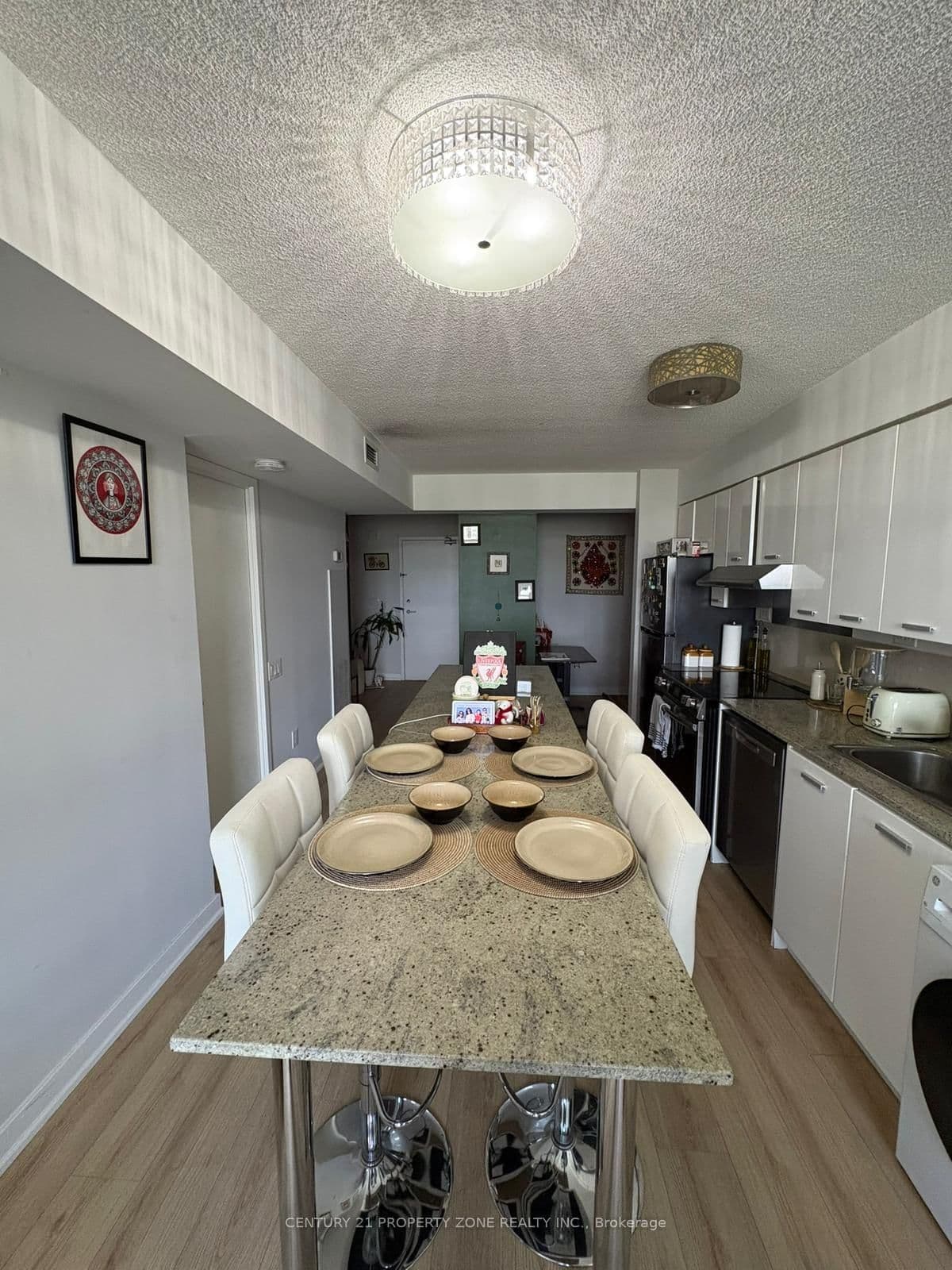 33 Singer Court, Unit 303 thumbnail 4