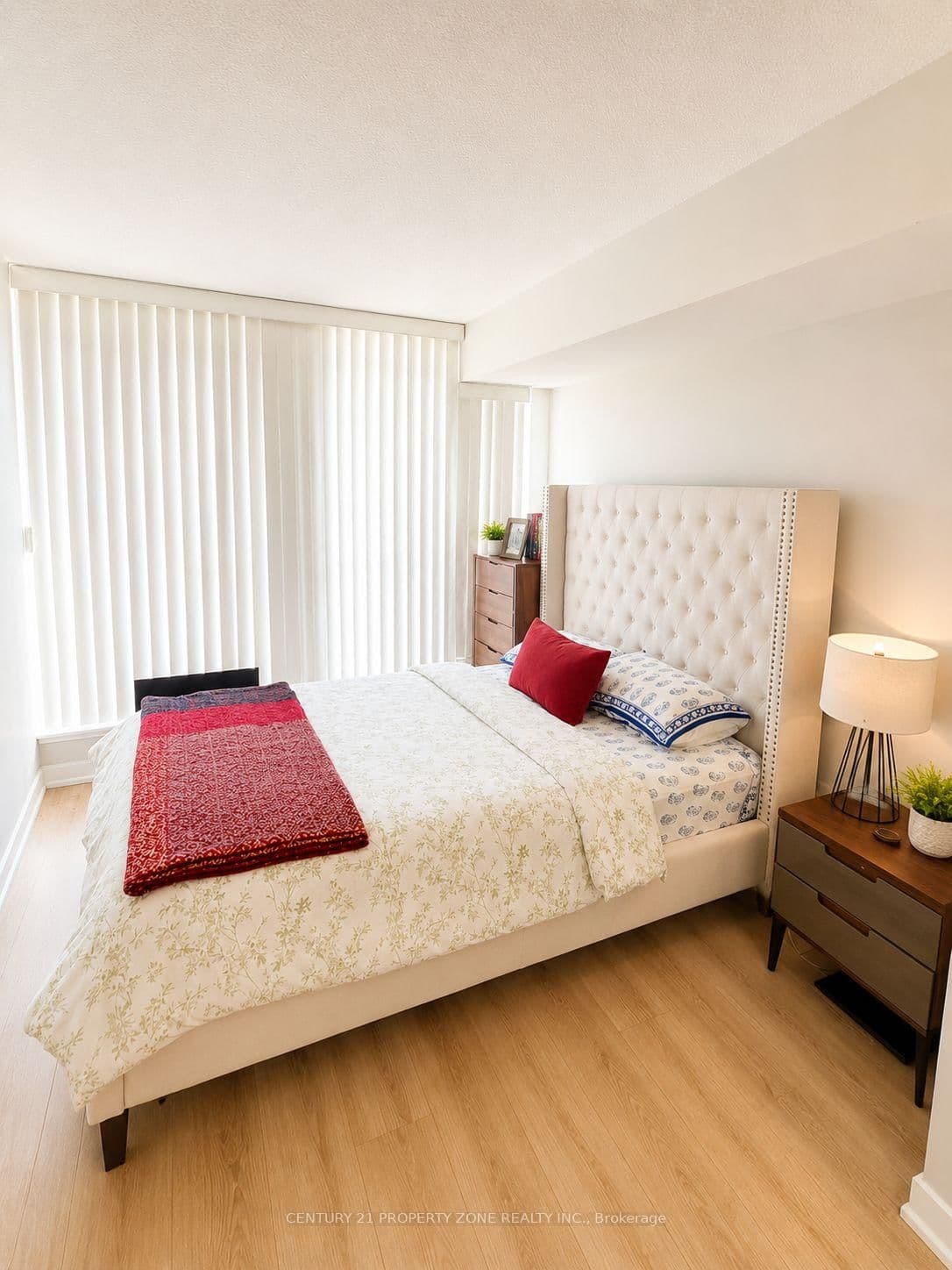 33 Singer Court, Unit 303 thumbnail 5