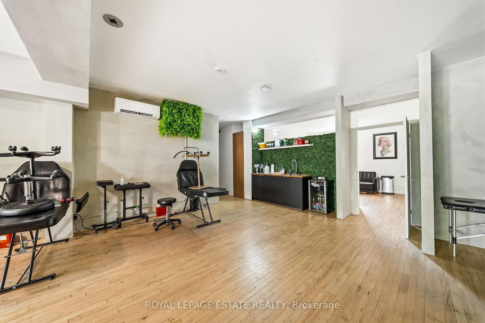 113 Jarvis Street thumbnail 11