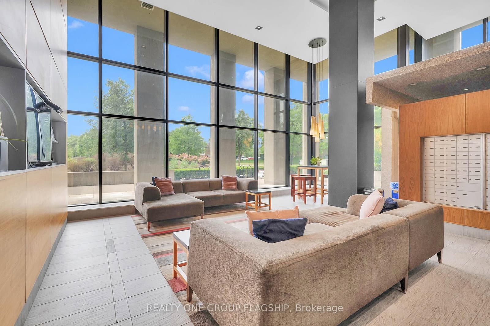 75 The Donway W, Unit 103 thumbnail 6