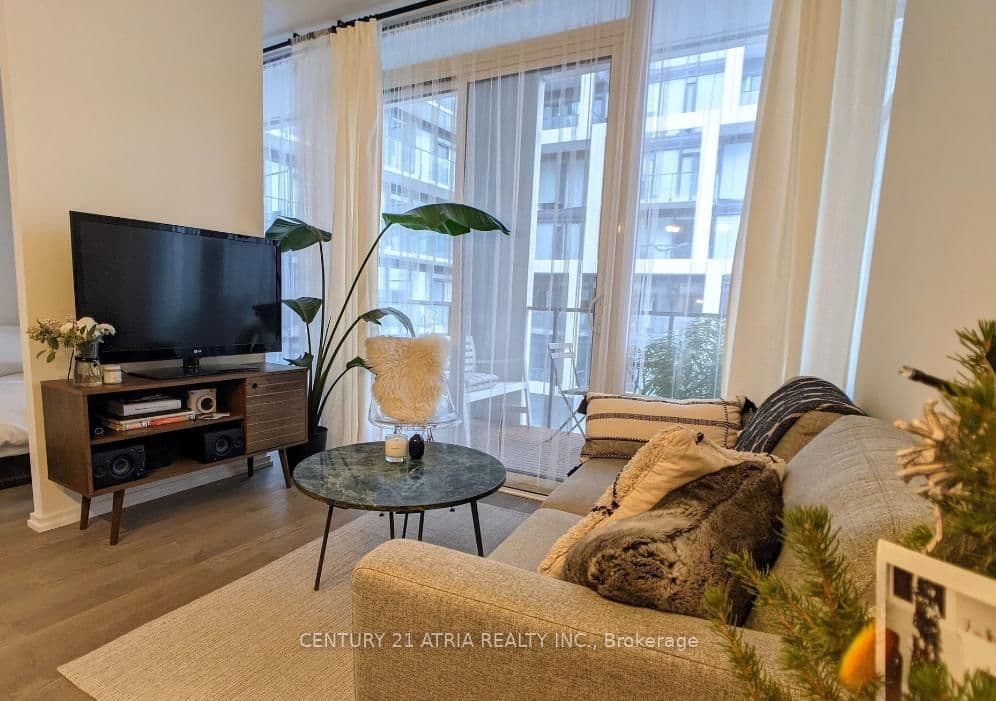 #1135 - 8 Hillsdale Avenue E