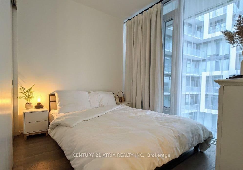 8 Hillsdale Avenue E, Unit 1135 thumbnail 2