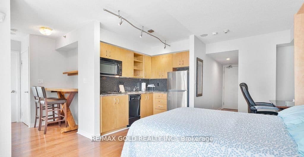 200 Victoria Street, Unit 1506 thumbnail 10