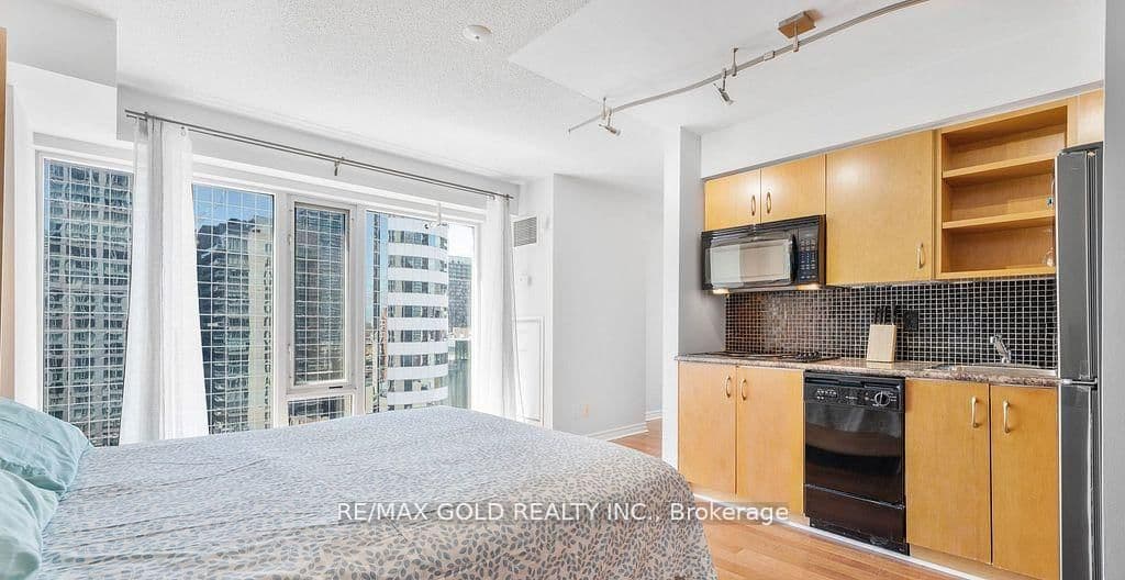 200 Victoria Street, Unit 1506 thumbnail 11