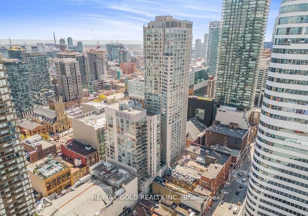 200 Victoria Street, Unit 1506 thumbnail 4