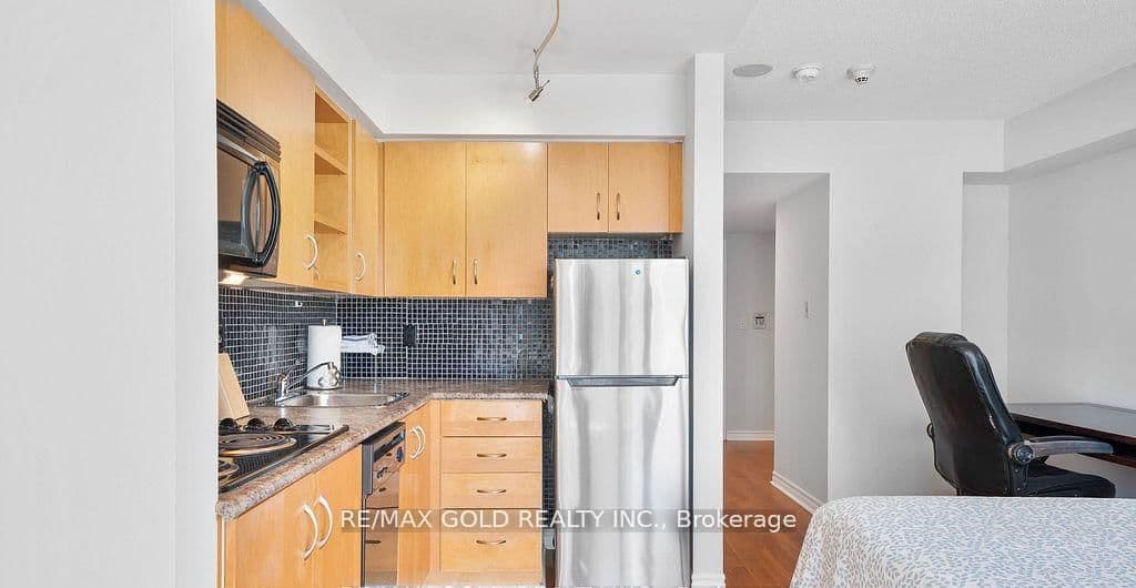200 Victoria Street, Unit 1506 thumbnail 9