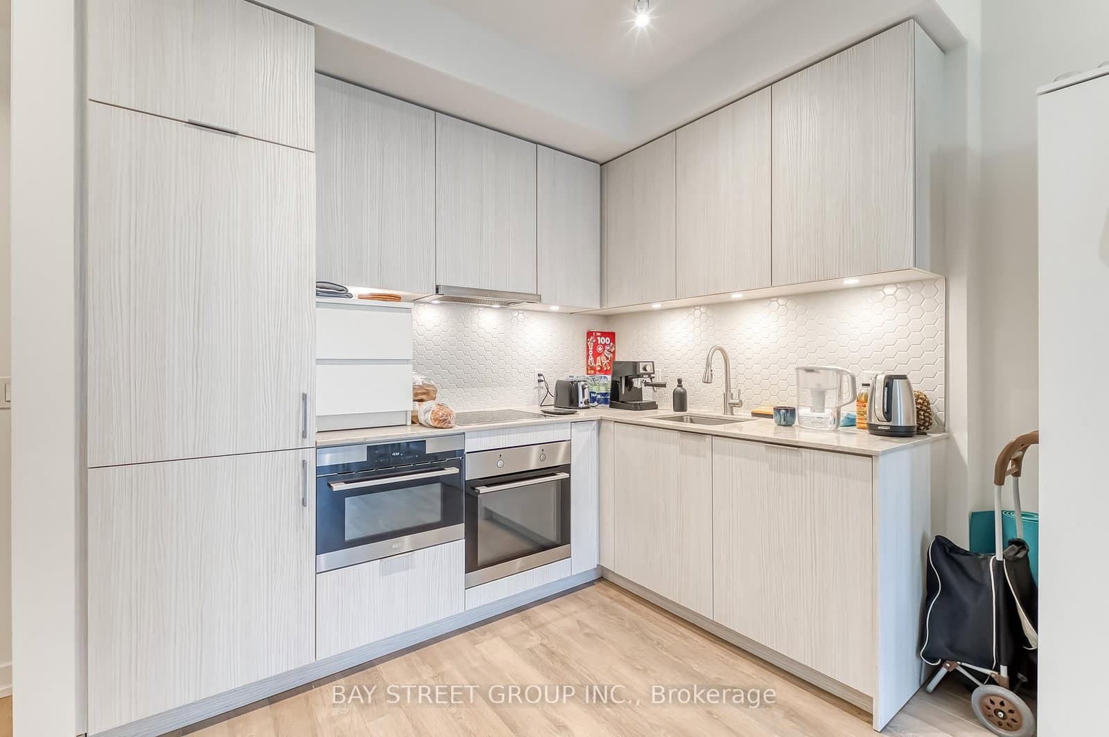 158 FRONT Street E, Unit 210 thumbnail 4