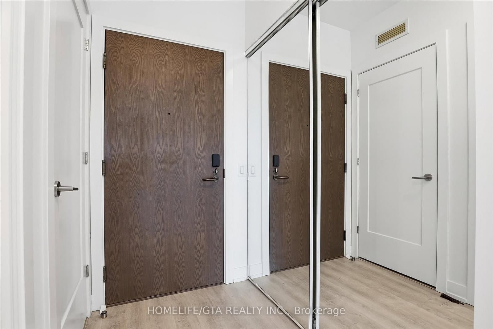 30 Inn On The Park Drive, Unit 206 thumbnail 11